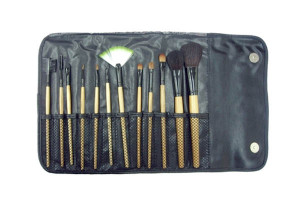 - Pinceaux de maquillage professionnel 12pcs